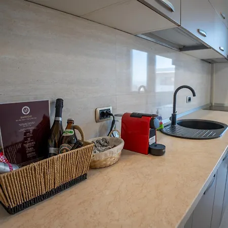 Barrique 30 - Breakfast Delivered & Minibar - Free Parking - Mall Area * ブラショフ