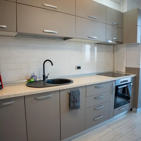 Barrique 30 - Breakfast Delivered & Minibar - Free Parking - Mall Area * ブラショフ