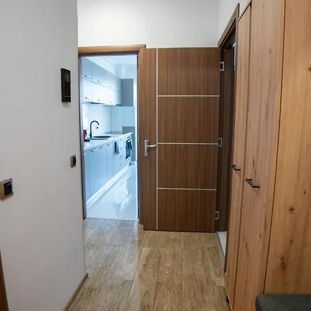 Barrique 30 - Breakfast Delivered & Minibar - Free Parking - Mall Area ブラショフ