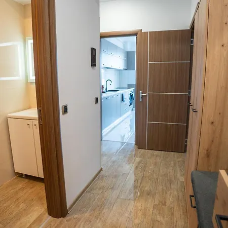 Barrique 30 - Breakfast Delivered & Minibar - Free Parking - Mall Area ブラショフ
